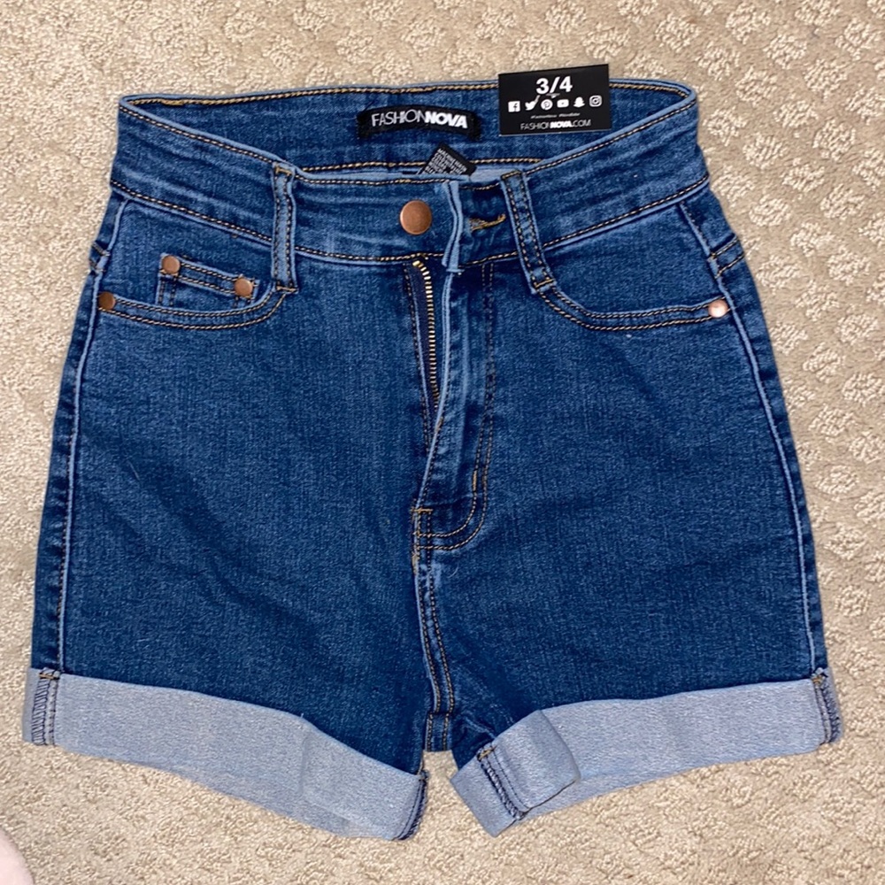 Brand New high waisted Fashion Nova Shorts ❣️